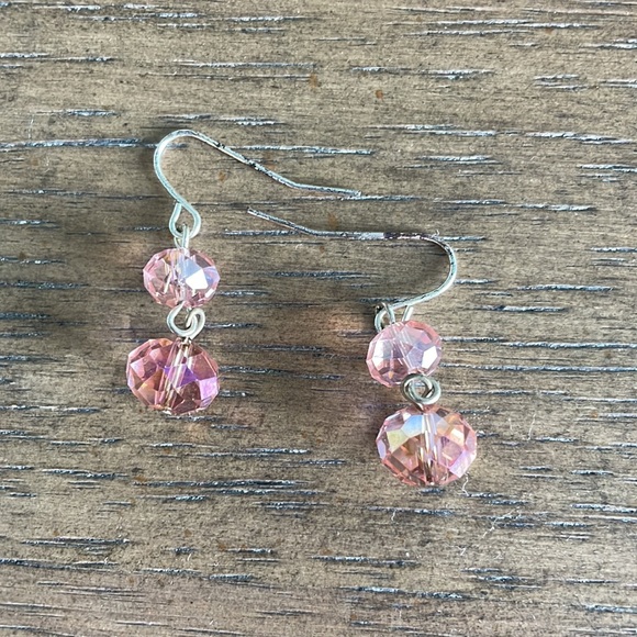 Pink layered necklace and dangle earring set - Picture 5 of 5